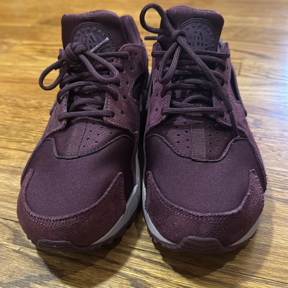 Women’s Nike Huarache - Burgundy - Picture 7 of 8